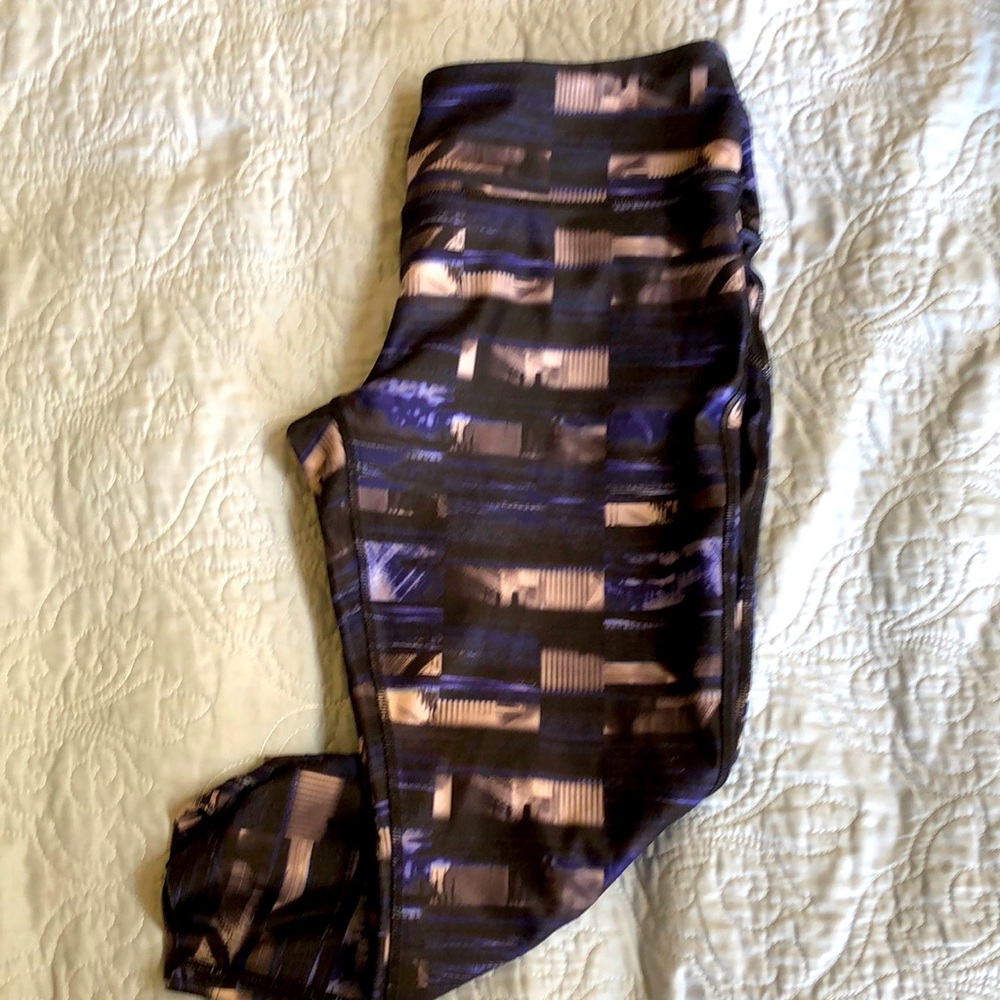 MPG Capris size Large